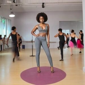 VICTORIA'S SECRET Sport Knockout Tight Leggings M Grey White Compression Cropped